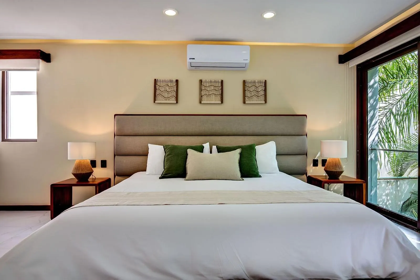 Sixteen Bedrooms Villa In بلايا ديل كارمن