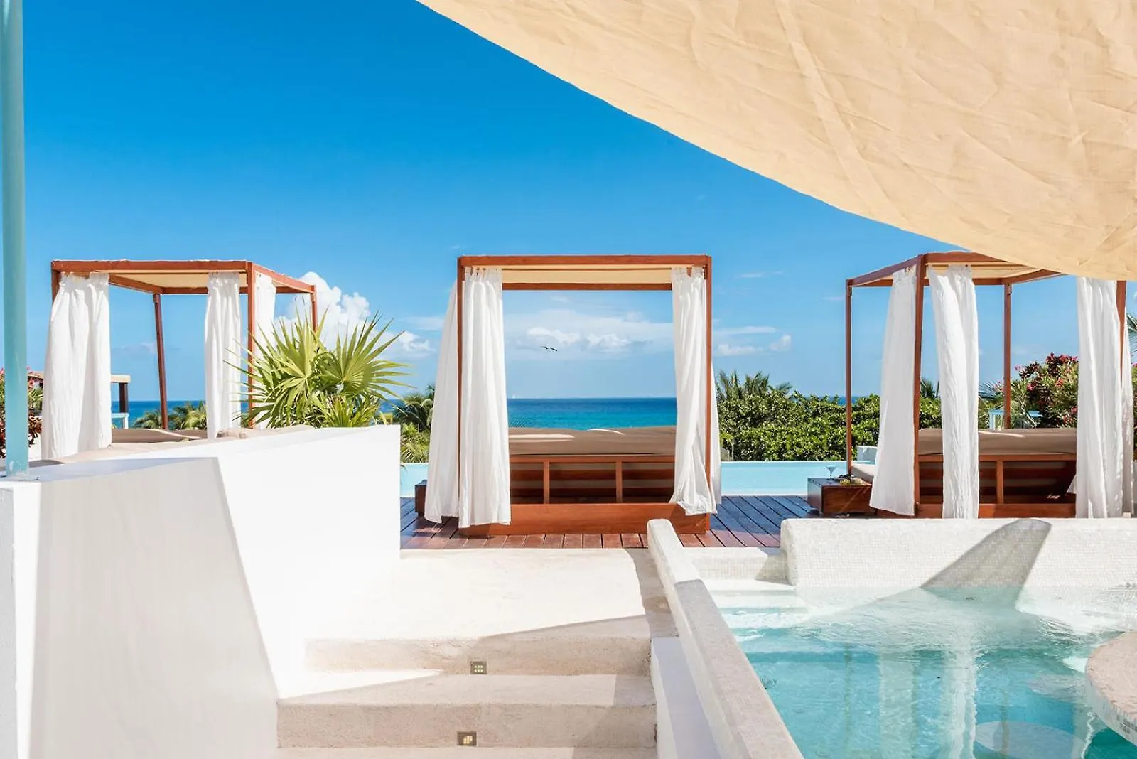 Sixteen Bedrooms Villa In بلايا ديل كارمن