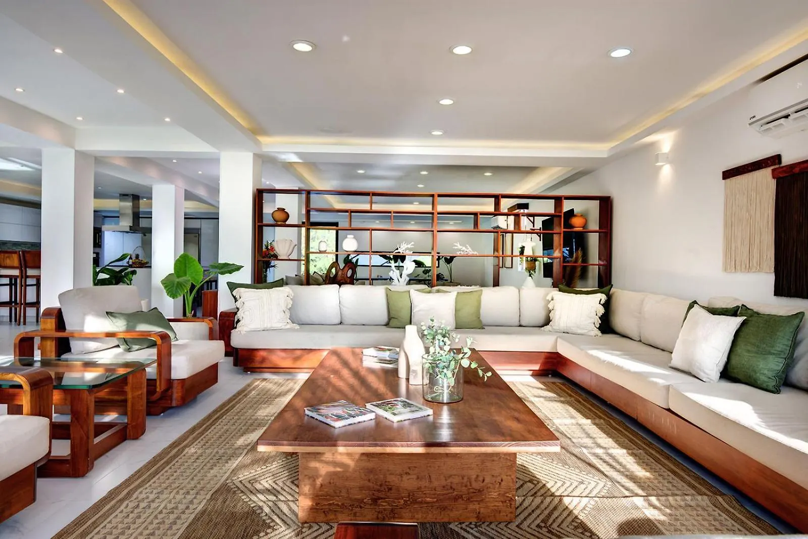 Sixteen Bedrooms Villa In Playa Del Carmen