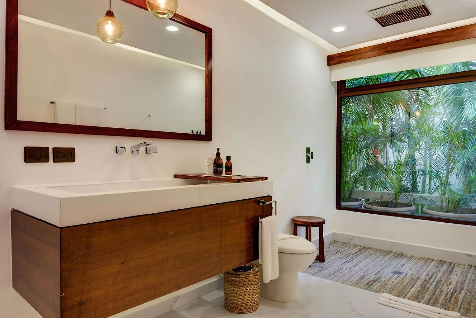 Sixteen Bedrooms Villa In Playa Del Carmen Mexiko