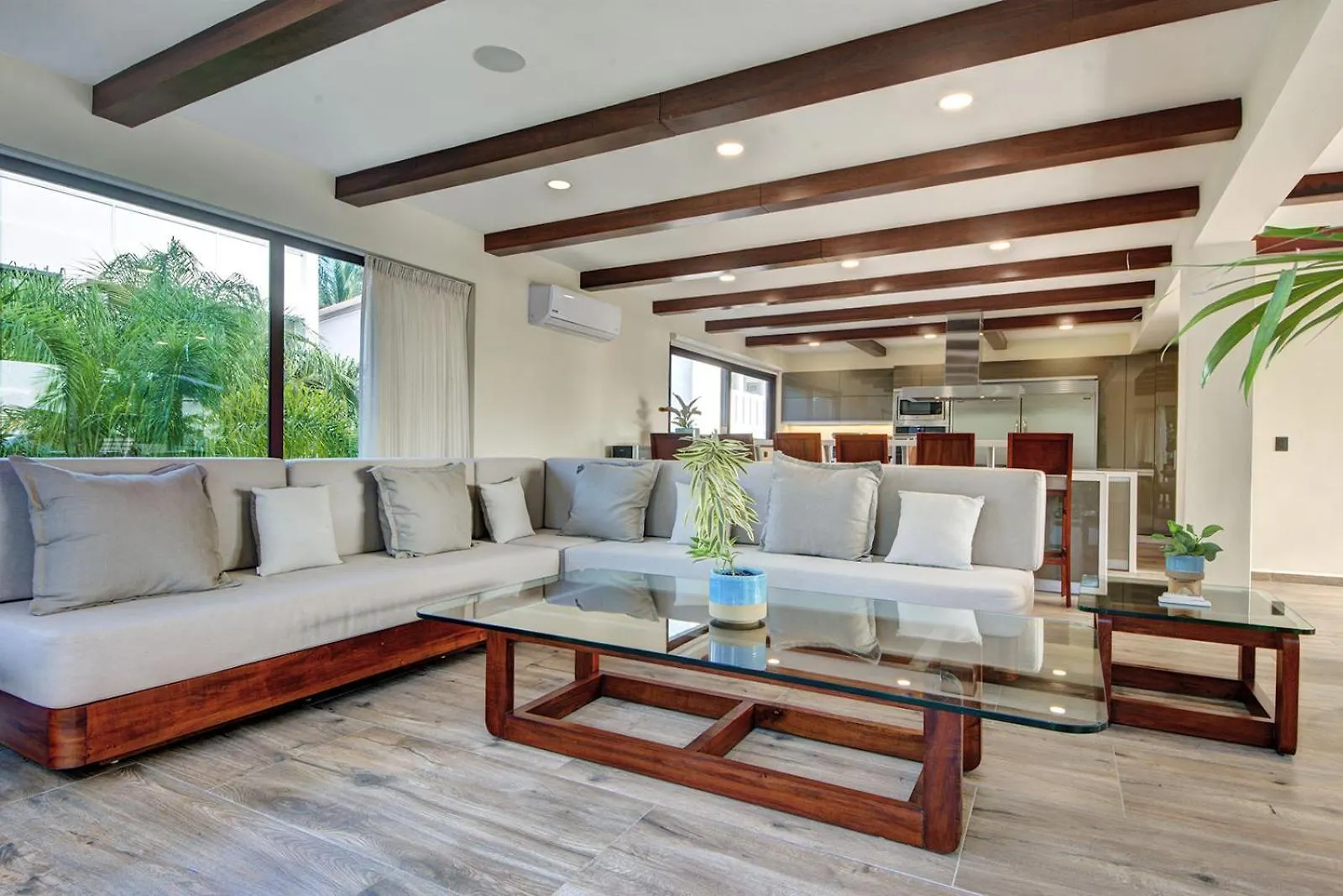 Sixteen Bedrooms Villa In Playa Del Carmen