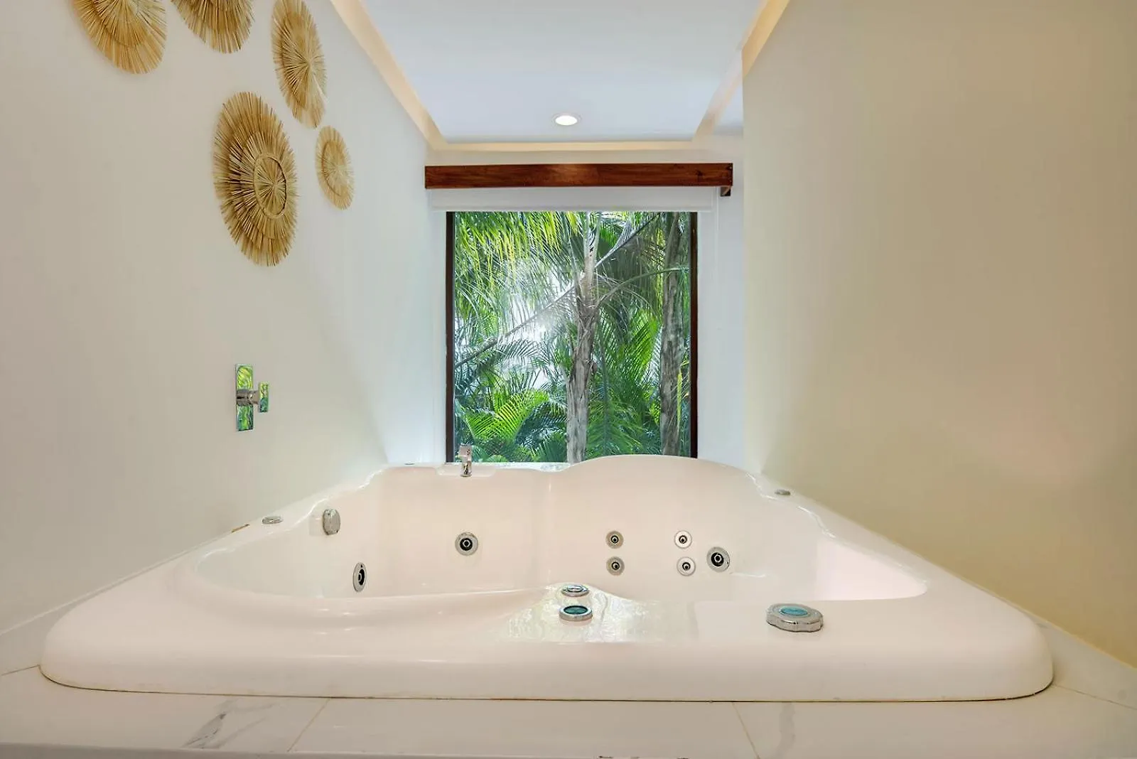 Sixteen Bedrooms Villa In Playa Del Carmen