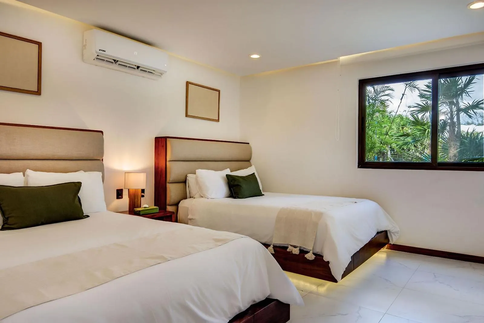 Sixteen Bedrooms Villa In Playa Del Carmen 0*,  Mexiko
