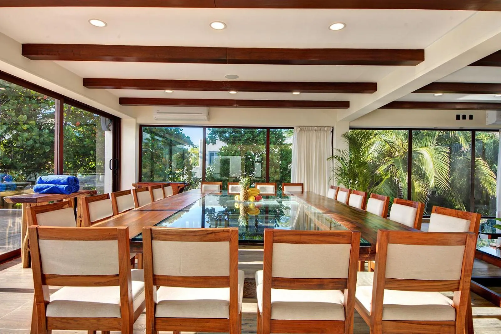 Sixteen Bedrooms Villa In Playa Del Carmen