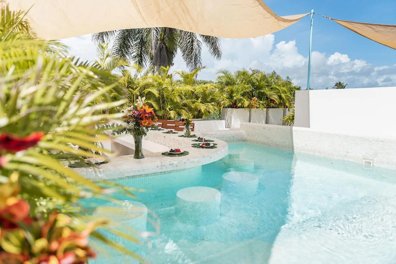 Sixteen Bedrooms Villa In Playa Del Carmen